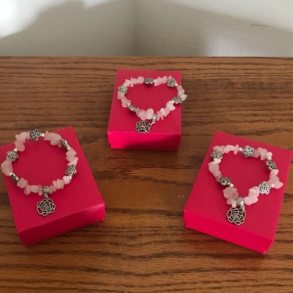 🌸 Avon Stretch Flower Bracelet 🌸 - Picture 4 of 4